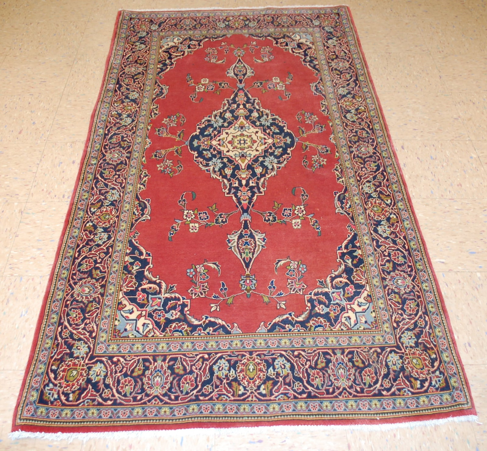 PERSIAN KESHAN RUG 2'7" x 3'3": Title: PERSIAN KESHAN RUG 2'7" x 3'3"Description: ANTIQUE KOWK WOOL_HIGH KPSI AUTHENTIC HAND KNOTTED PERSIAN KESHAN RUG ..........with an exact size of 3'7" x 6'10".....GREAT COLORS DESIGN OF KASHAN