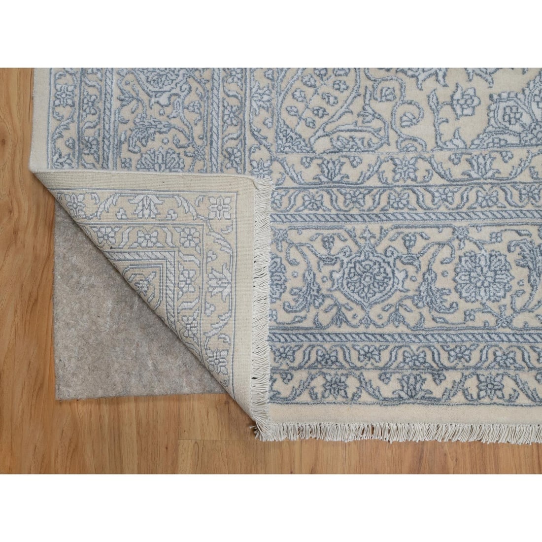 Linen White Persian Design Wool and Plant Based Silk Hand Knotted Rug - 4