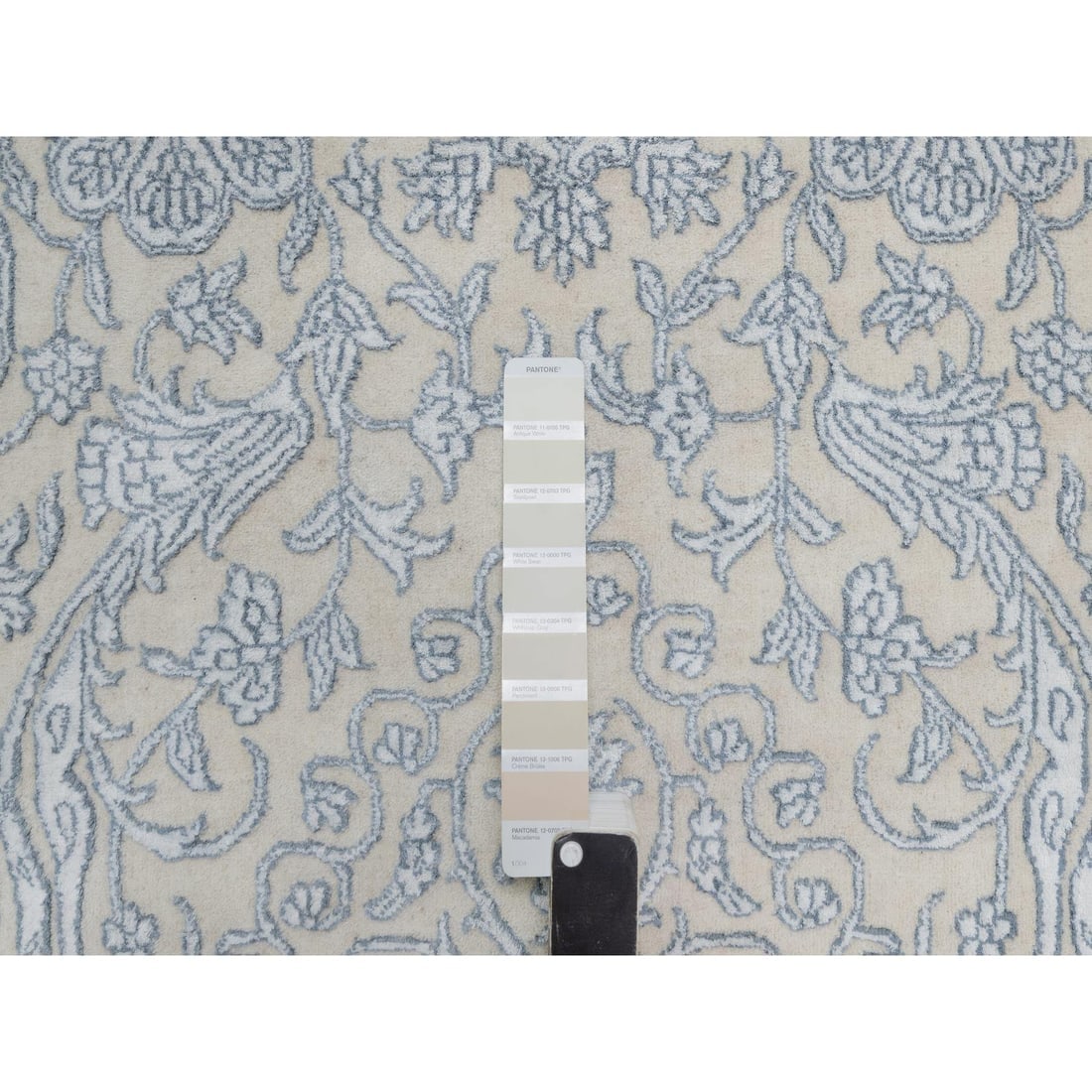 Linen White Persian Design Wool and Plant Based Silk Hand Knotted Rug - 7