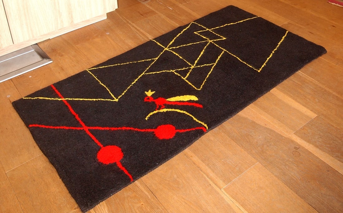 Handmade contemporary ORA French hooked rug 2.4 x 4.7' (73cm x 144cm), 2021 - 14
