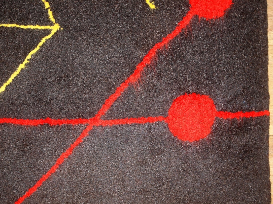 Handmade contemporary ORA French hooked rug 2.4 x 4.7' (73cm x 144cm), 2021 - 3