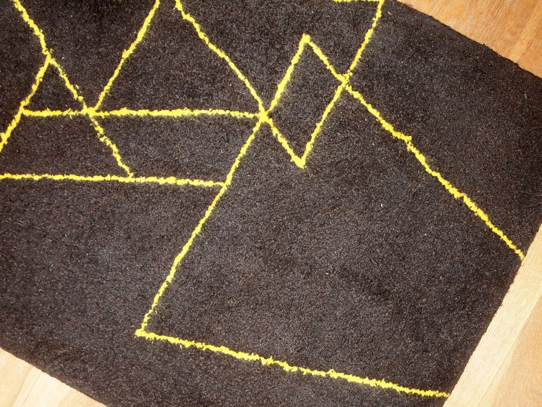 Handmade contemporary ORA French hooked rug 2.4 x 4.7' (73cm x 144cm), 2021 - 5