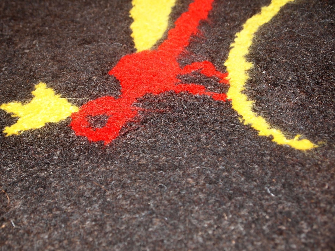 Handmade contemporary ORA French hooked rug 2.4 x 4.7' (73cm x 144cm), 2021 - 9