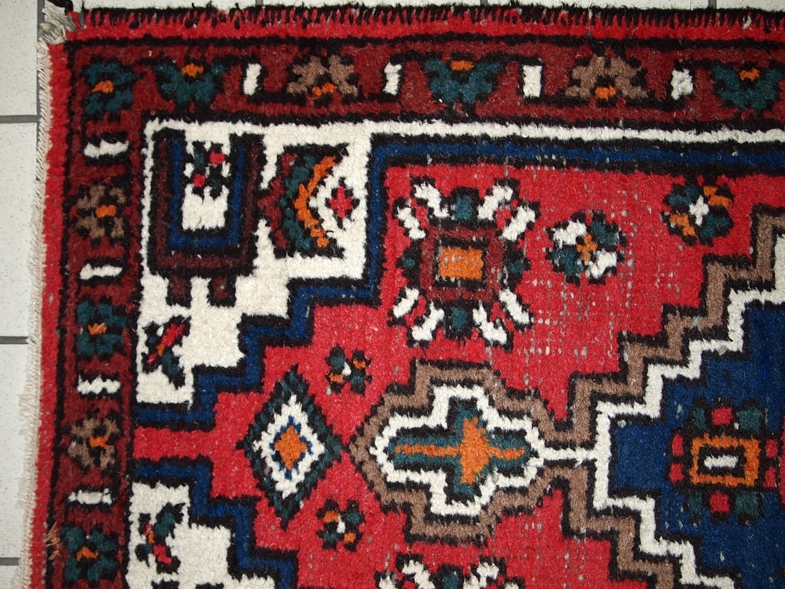 Handmade vintage Persian Hamadan rug 2.4' x 4.6' (75cm x 141cm) 1970s - 2