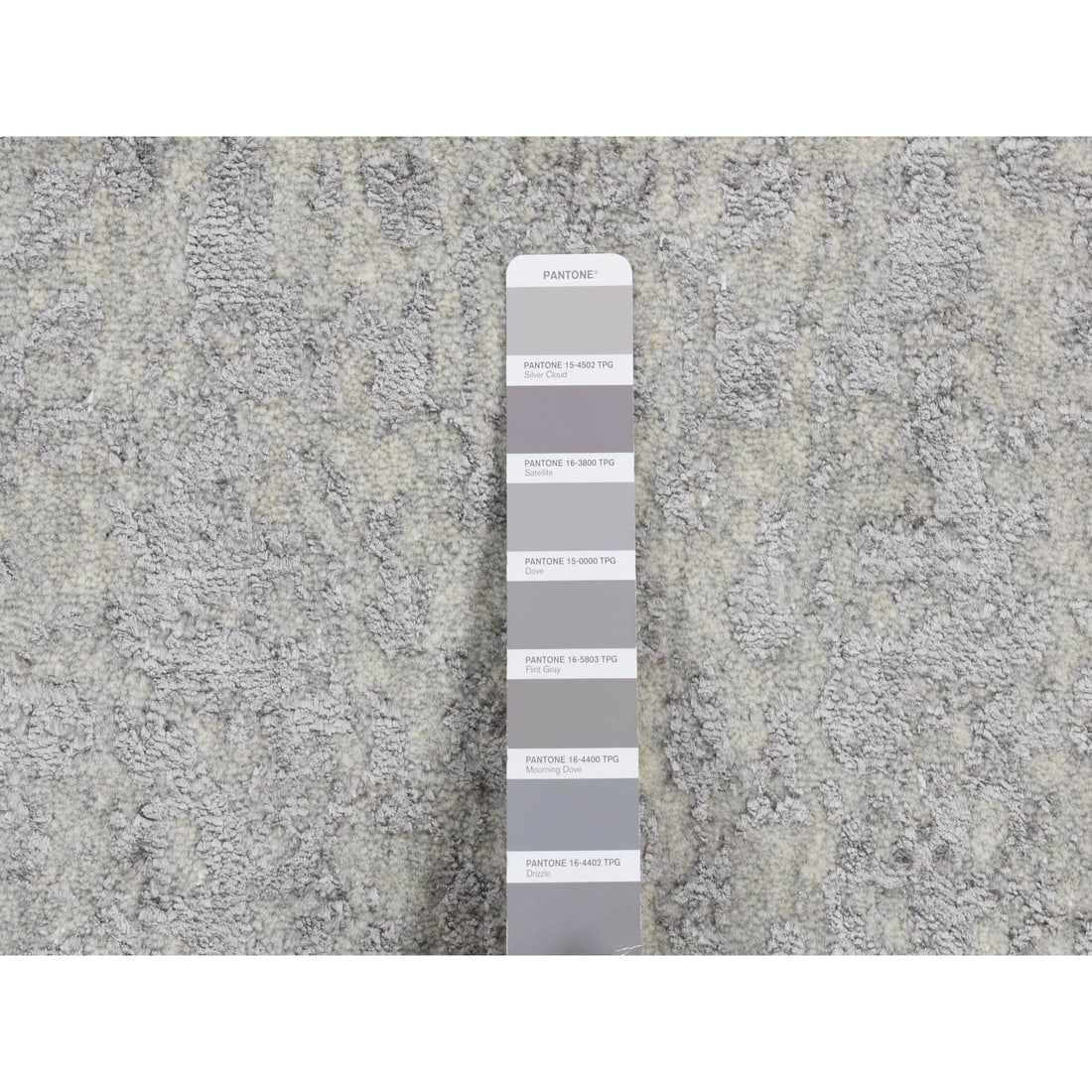 Gray Jacquard Hand Loomed Cypress Tree Design Silken Runner Rug - 3