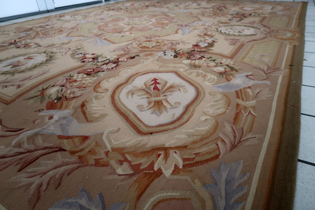 Handmade vintage French Aubusson rug 7.7' x 10.2' (237cm x 313cm) 1970s - 10