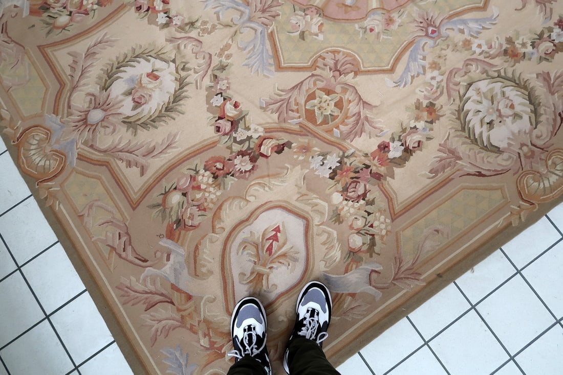 Handmade vintage French Aubusson rug 7.7' x 10.2' (237cm x 313cm) 1970s - 11