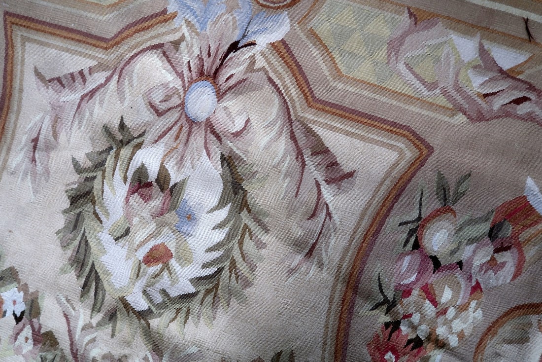 Handmade vintage French Aubusson rug 7.7' x 10.2' (237cm x 313cm) 1970s - 3