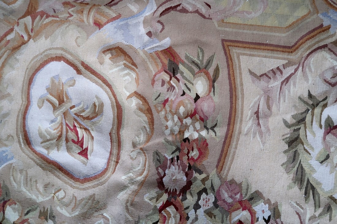 Handmade vintage French Aubusson rug 7.7' x 10.2' (237cm x 313cm) 1970s - 4