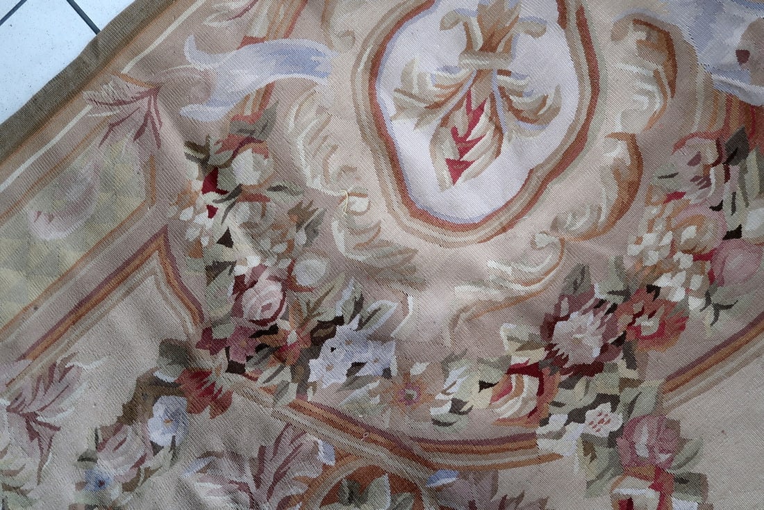 Handmade vintage French Aubusson rug 7.7' x 10.2' (237cm x 313cm) 1970s - 5