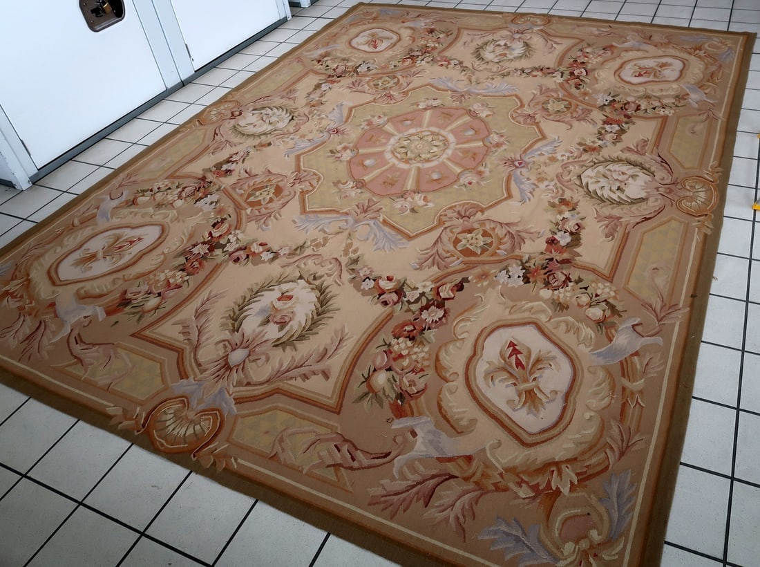 Handmade vintage French Aubusson rug 7.7' x 10.2' (237cm x 313cm) 1970s - 8