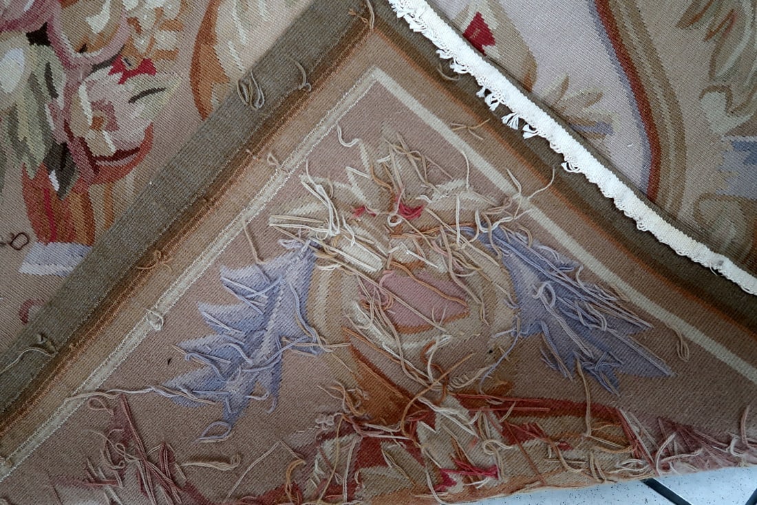 Handmade vintage French Aubusson rug 7.7' x 10.2' (237cm x 313cm) 1970s - 9