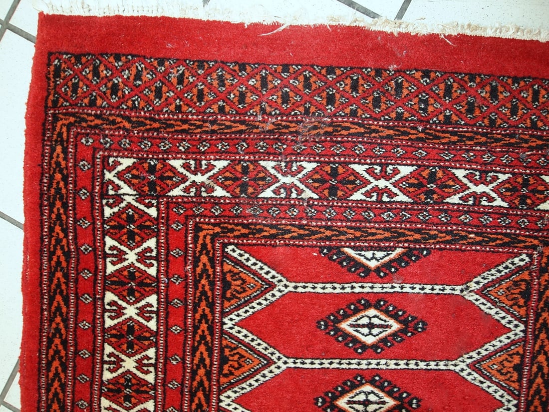 Handmade vintage Pakistani Lahore distressed rug 2.6' x 4.7' (81cm x 145cm) 1960s - 2