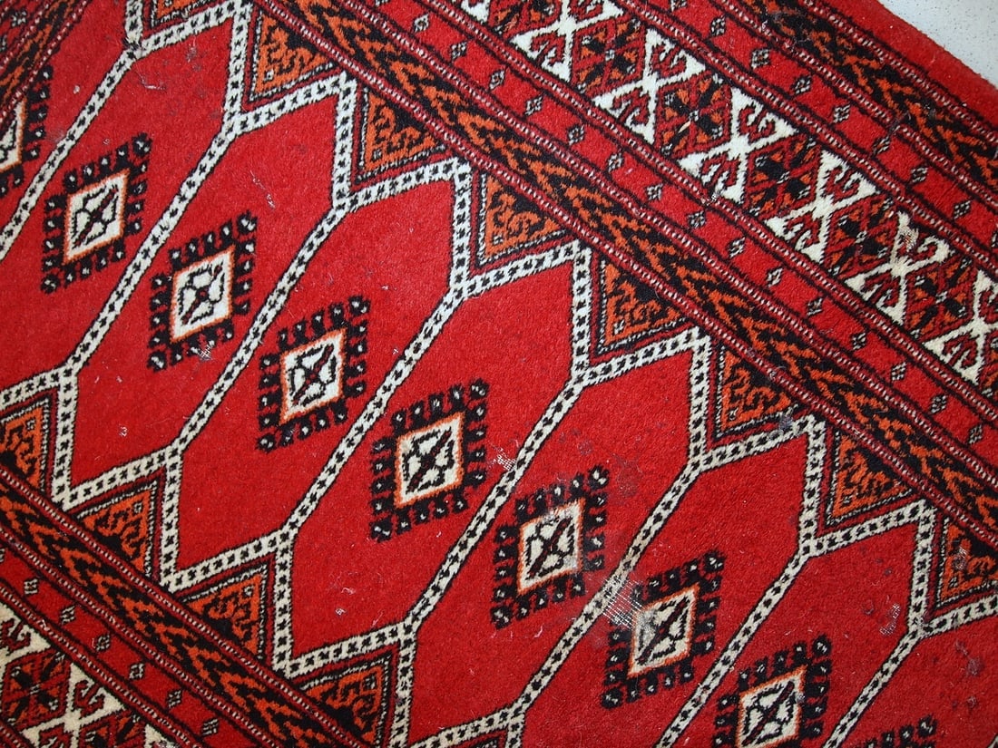 Handmade vintage Pakistani Lahore distressed rug 2.6' x 4.7' (81cm x 145cm) 1960s - 3