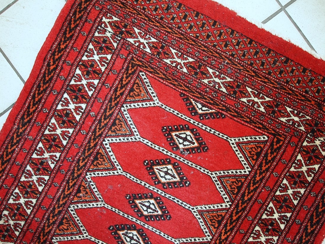 Handmade vintage Pakistani Lahore distressed rug 2.6' x 4.7' (81cm x 145cm) 1960s - 5