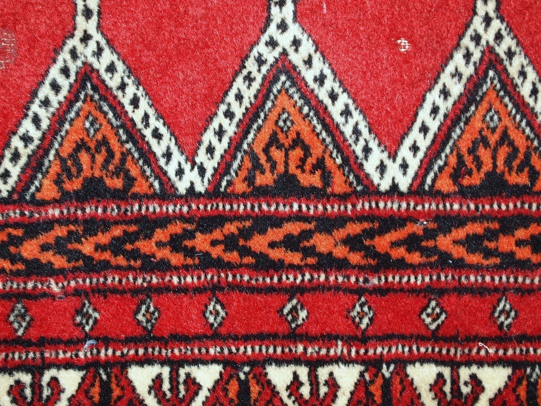 Handmade vintage Pakistani Lahore distressed rug 2.6' x 4.7' (81cm x 145cm) 1960s - 9