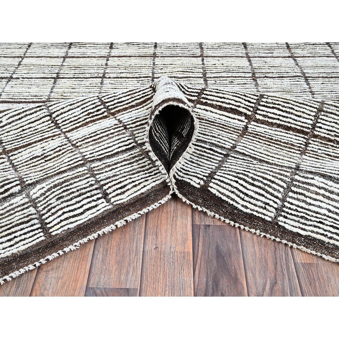 Daisy White Moroccan Weave with Box Design Hand Knotted Pure Wool Rug - 5