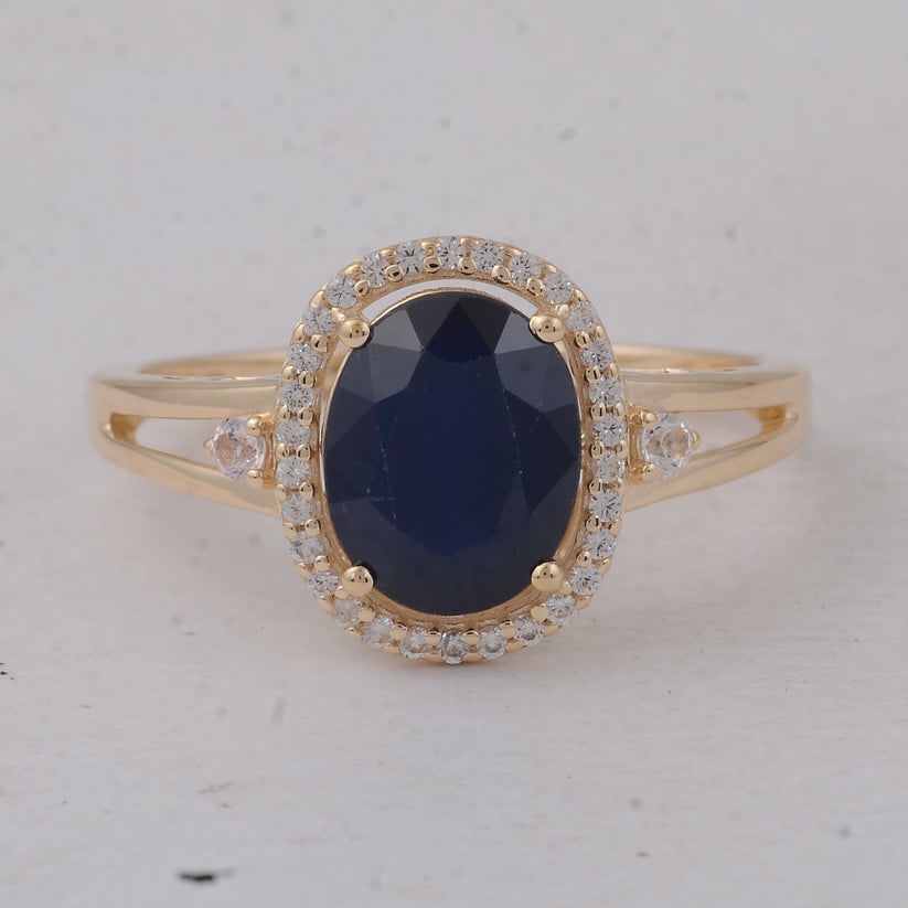 2.61 Ct Oval Sapphire 9K Gold Ring: 2.61 Total Carat Sapphire 9K Gold Ring Specifications Total Weight 2.156 g Center Gemstone Sapphire Gemstone Carat Weight 2.41 Carats Gemstone Measurements 9X7X4.50 mm Additional