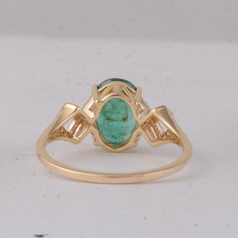 1.87 Ct Oval Emerald 9K Gold Ring - 4