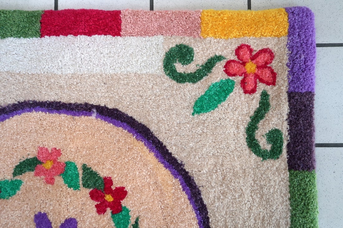 Handmade contemporary ORA French hooked rug 3.2' x 3.3' (99cm x 102cm), 2021 - 2