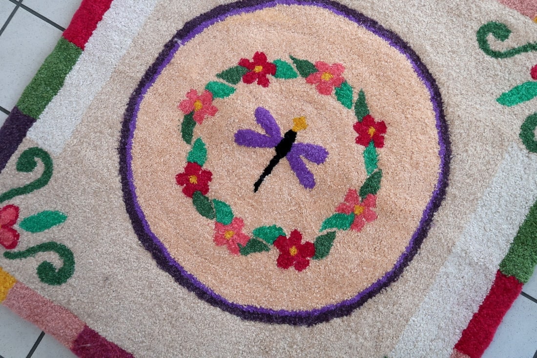 Handmade contemporary ORA French hooked rug 3.2' x 3.3' (99cm x 102cm), 2021 - 7