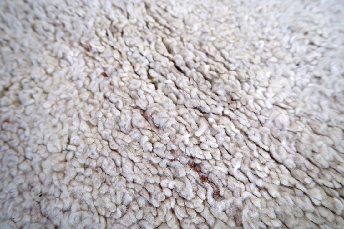 Handmade vintage Moroccan Berber rug 2.2' x 4.5' (69cm x 137cm) 1970s - 9