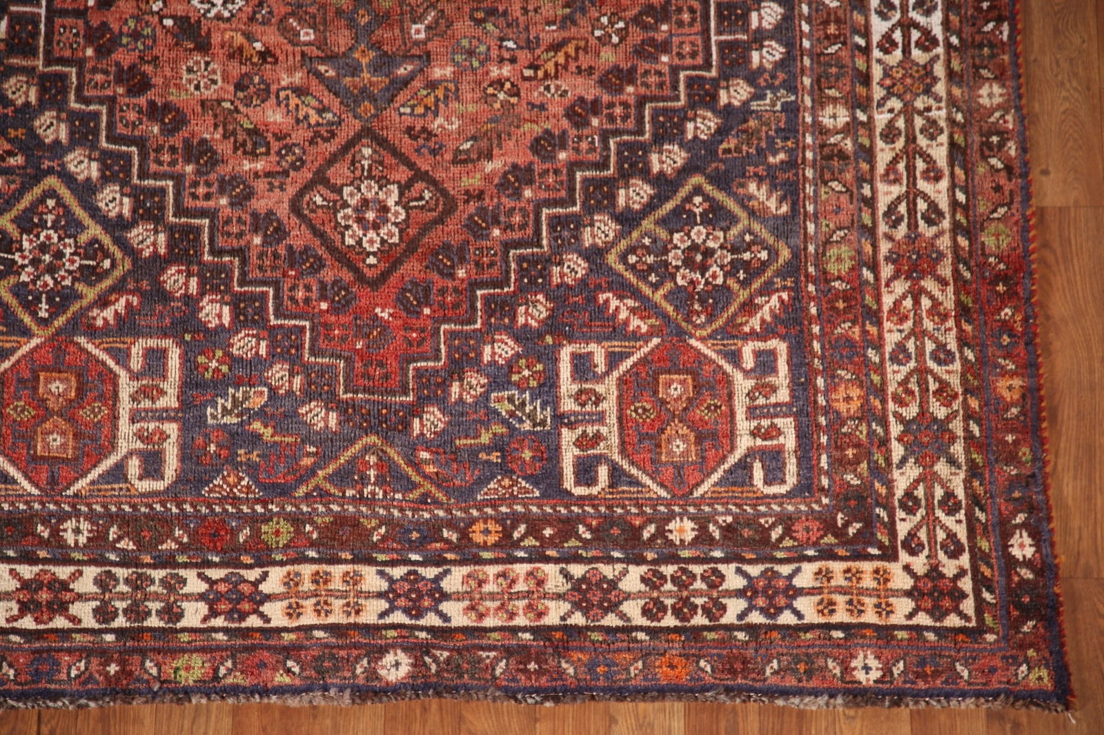 Vegetable Dye Shiraz Persian Area Rug 5x8 - 7