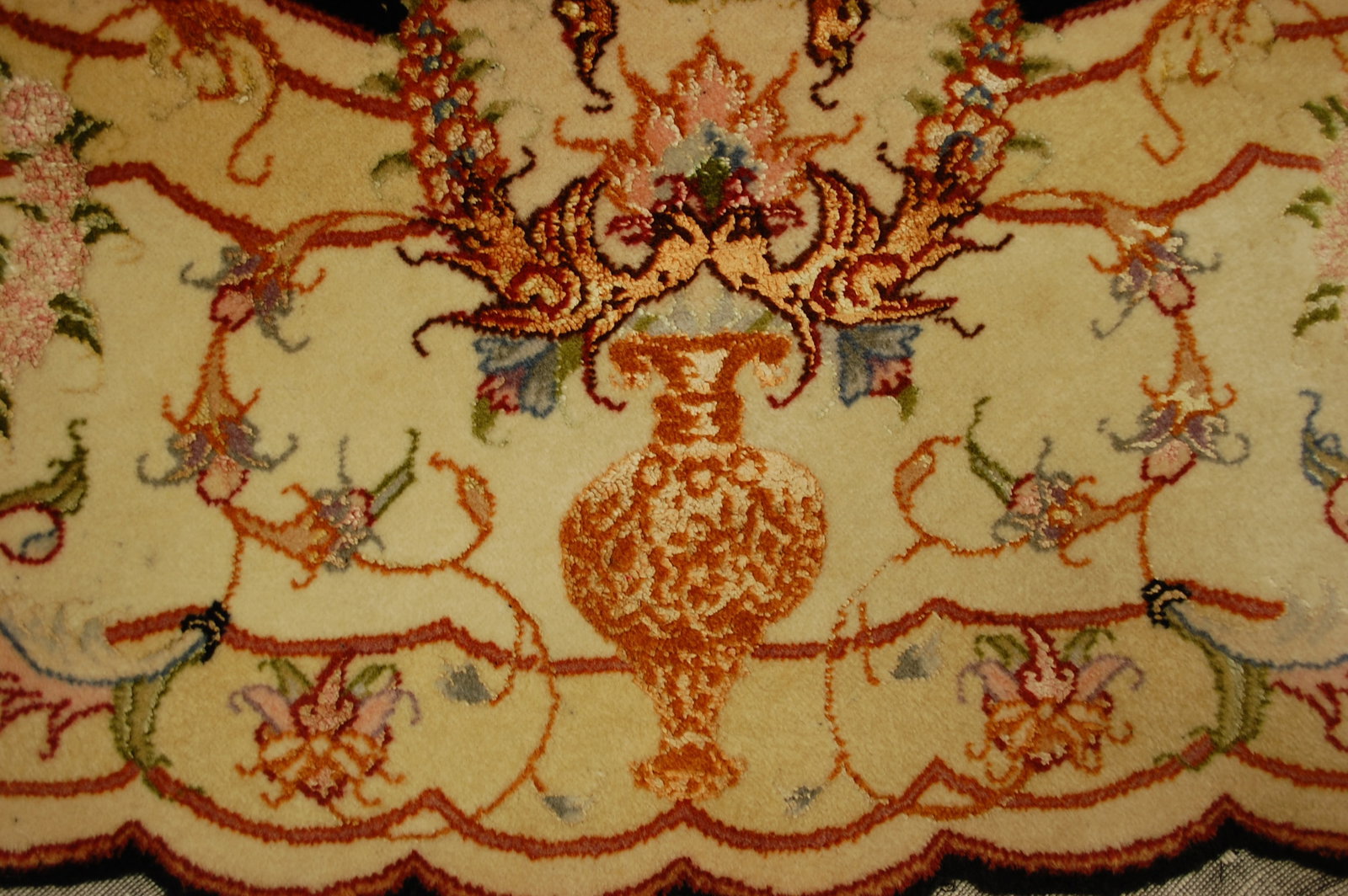 PERSIAN TABRIZ RUG 6'7" DIAMETER - 5