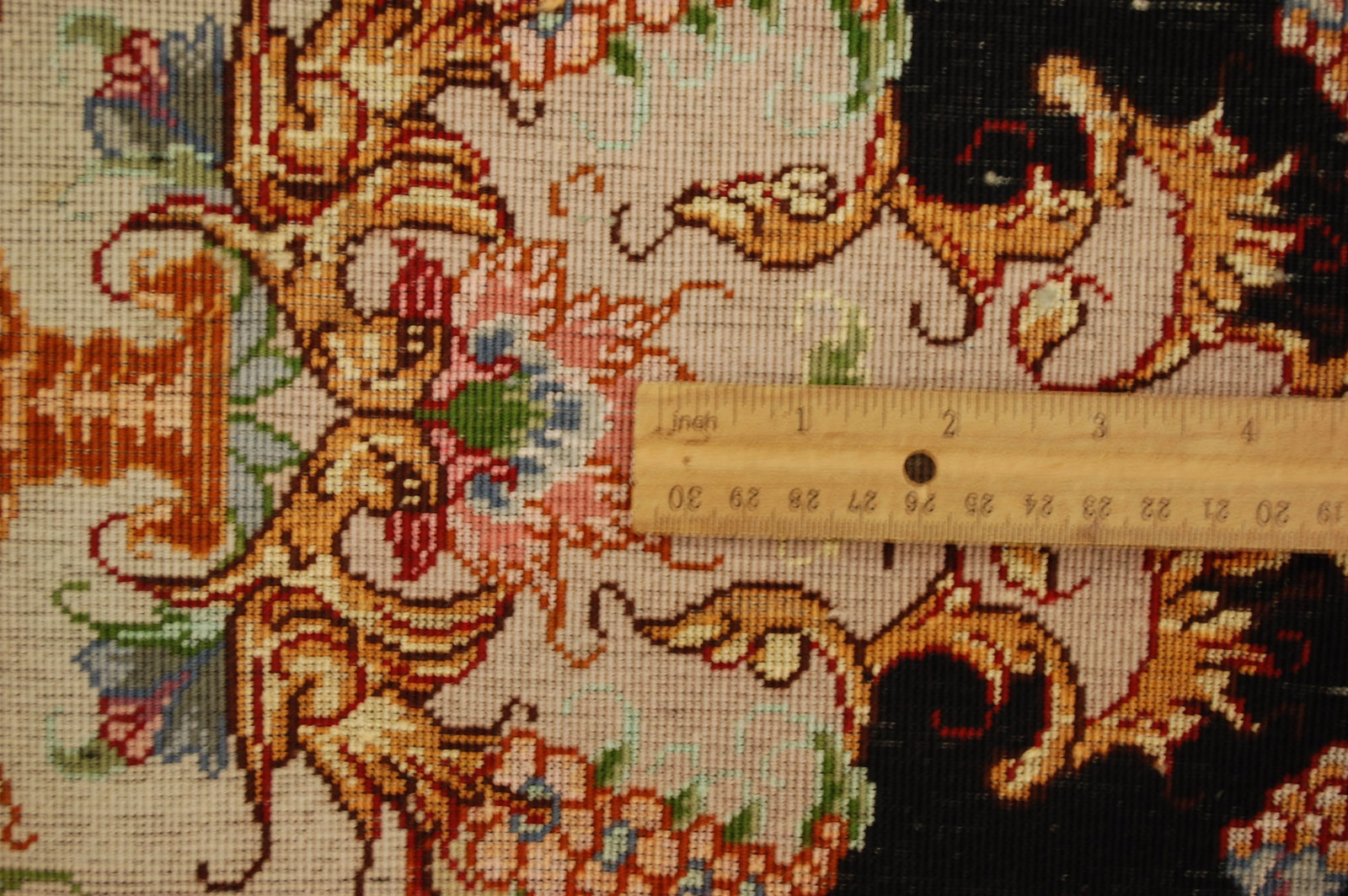 PERSIAN TABRIZ RUG 6'7" DIAMETER - 9