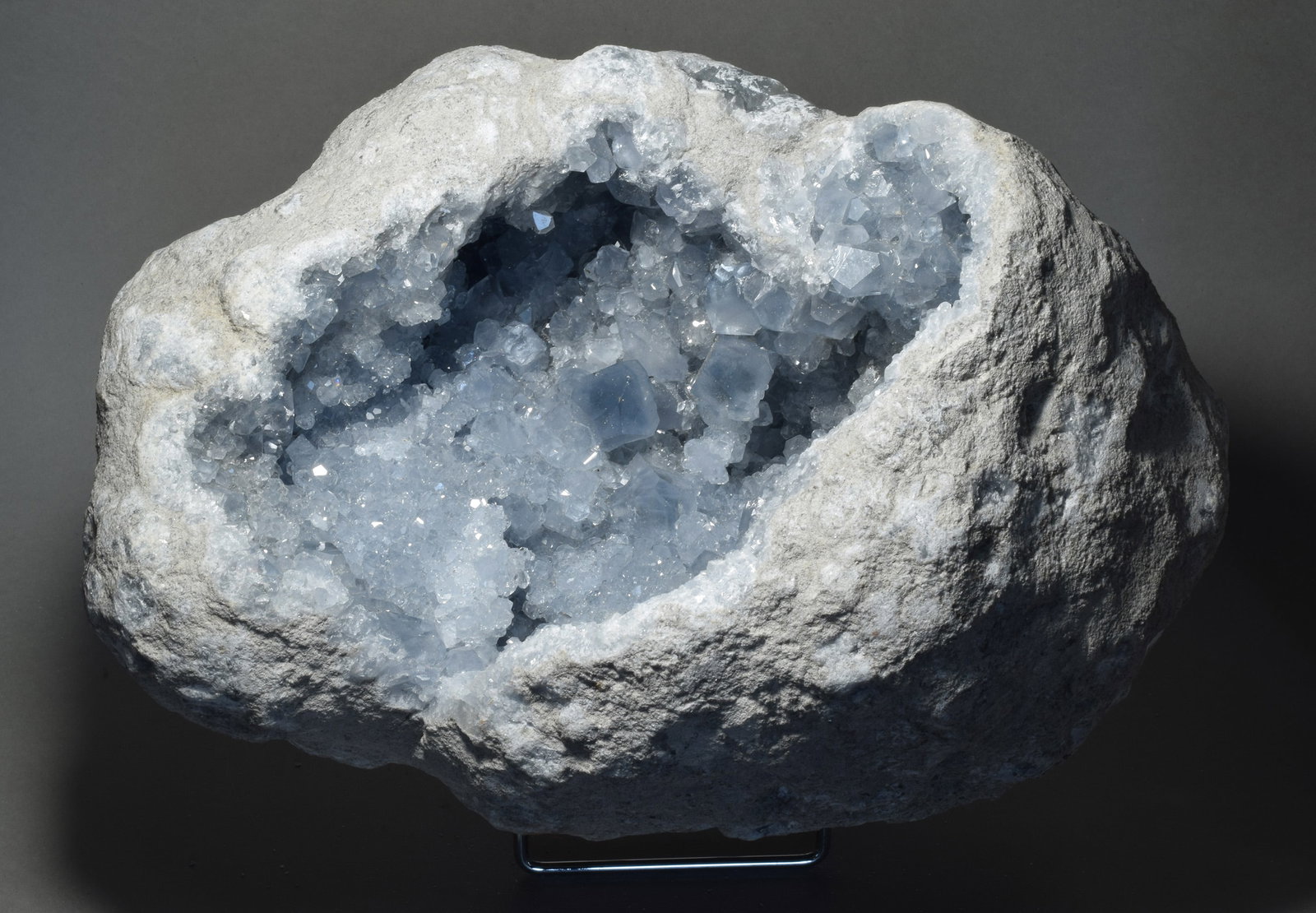 Large Celestite geode: Title: Large Celestite geodeOrigin: MadagascarSize: 26 x 19 x 18 cmDescription: Mineral: Celestite Locality: Madagascar Measurements: 26 x 19 x 18 cm Weight: 11.8 kg Large celestite with gorgeous