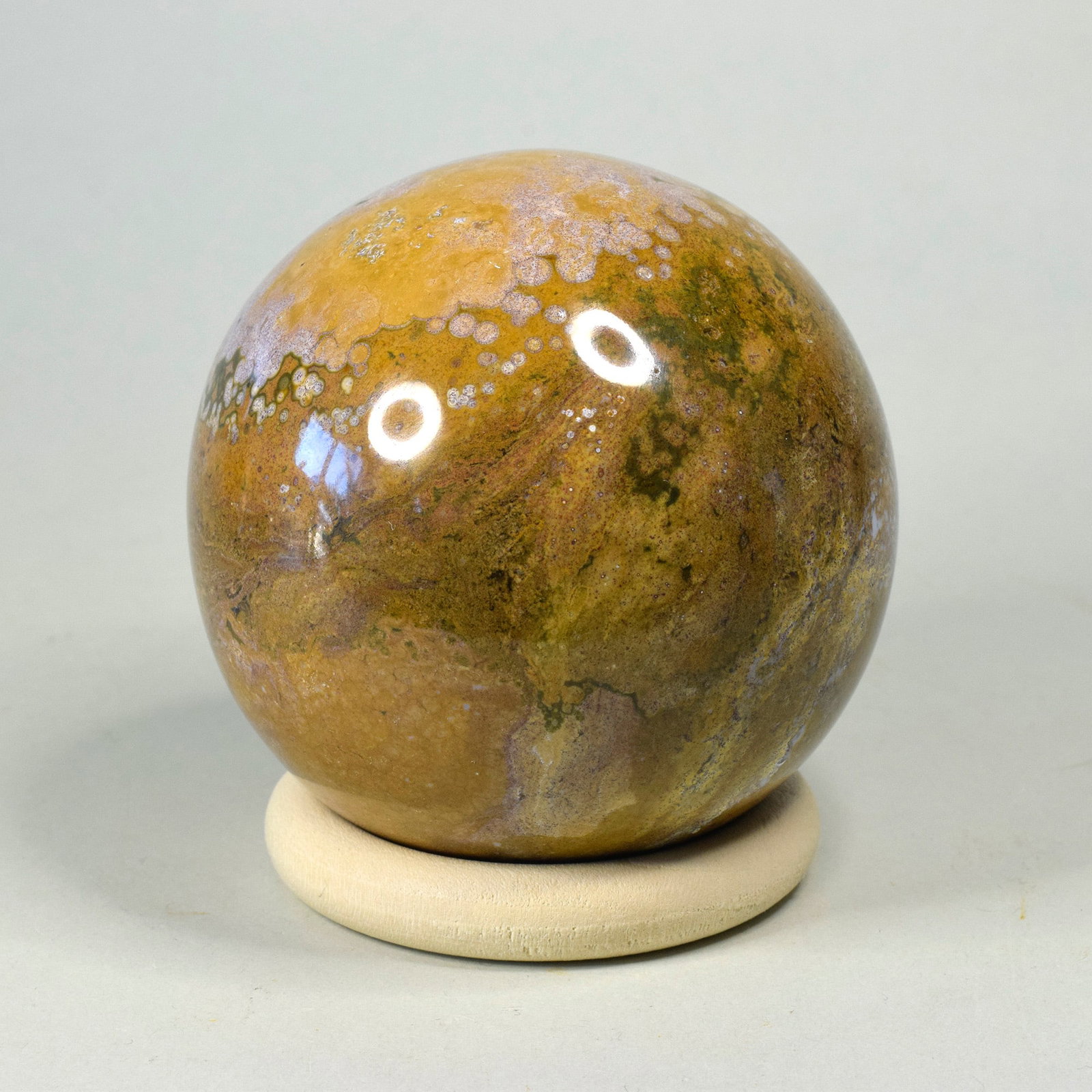 6.9 cm Polished Ocean Jasper sphere: Title: 6.9 cm Polished Ocean Jasper sphere Origin: Madagascar Size: 6.9 cm diameter Description: Fine polished Ocean Jasper sphere. Beautiful color shades. Very decorative. The stand is included in th