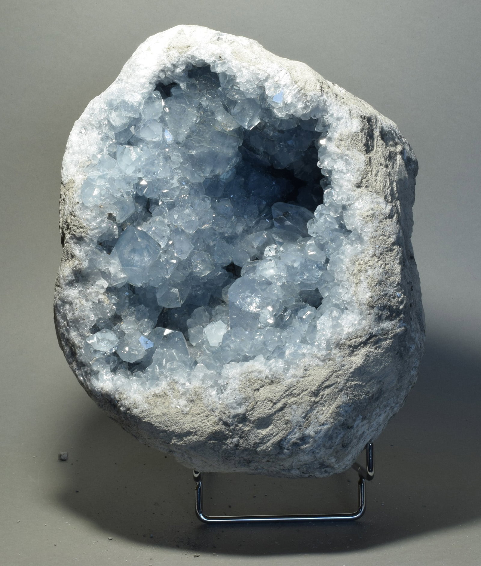 Superb Celestite geode - 2