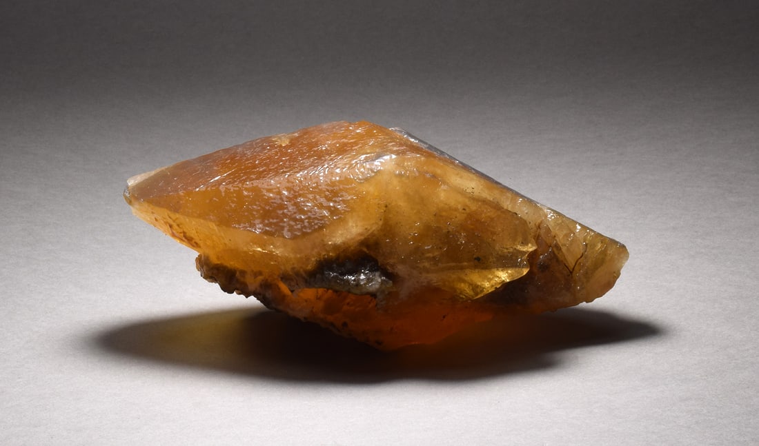Honey Calcite Scalenohedron: Title: Honey Calcite ScalenohedronOrigin: MoroccoSize: 12 x 6 x 5 cmDescription: Nice calcite specimen from Morocco. Weight: 181 g Reserve: $90.00 Shipping:Domestic: Flat-rate of $60.00 to anywhere
