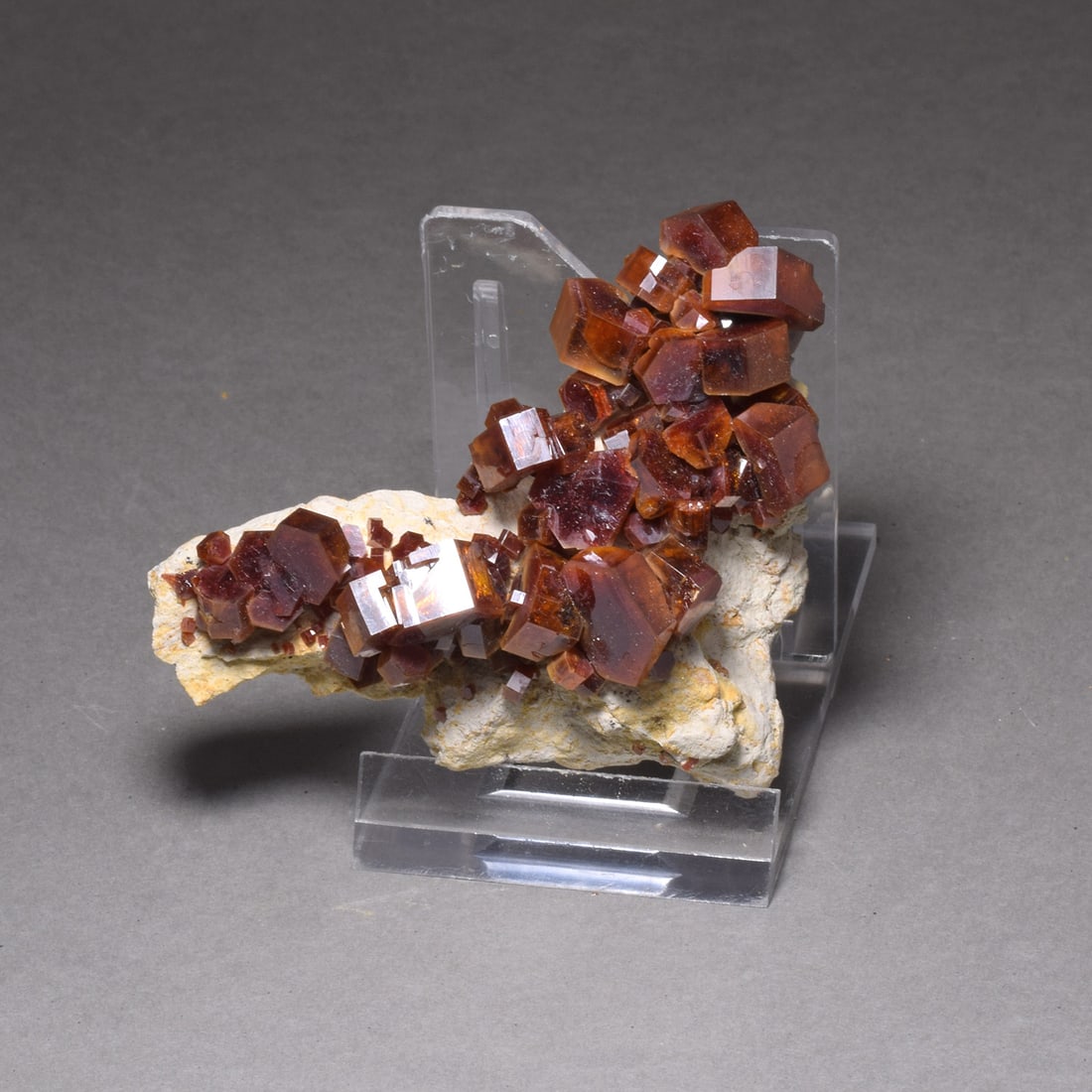 Fine Vanadinite Cluster on matrix - 4