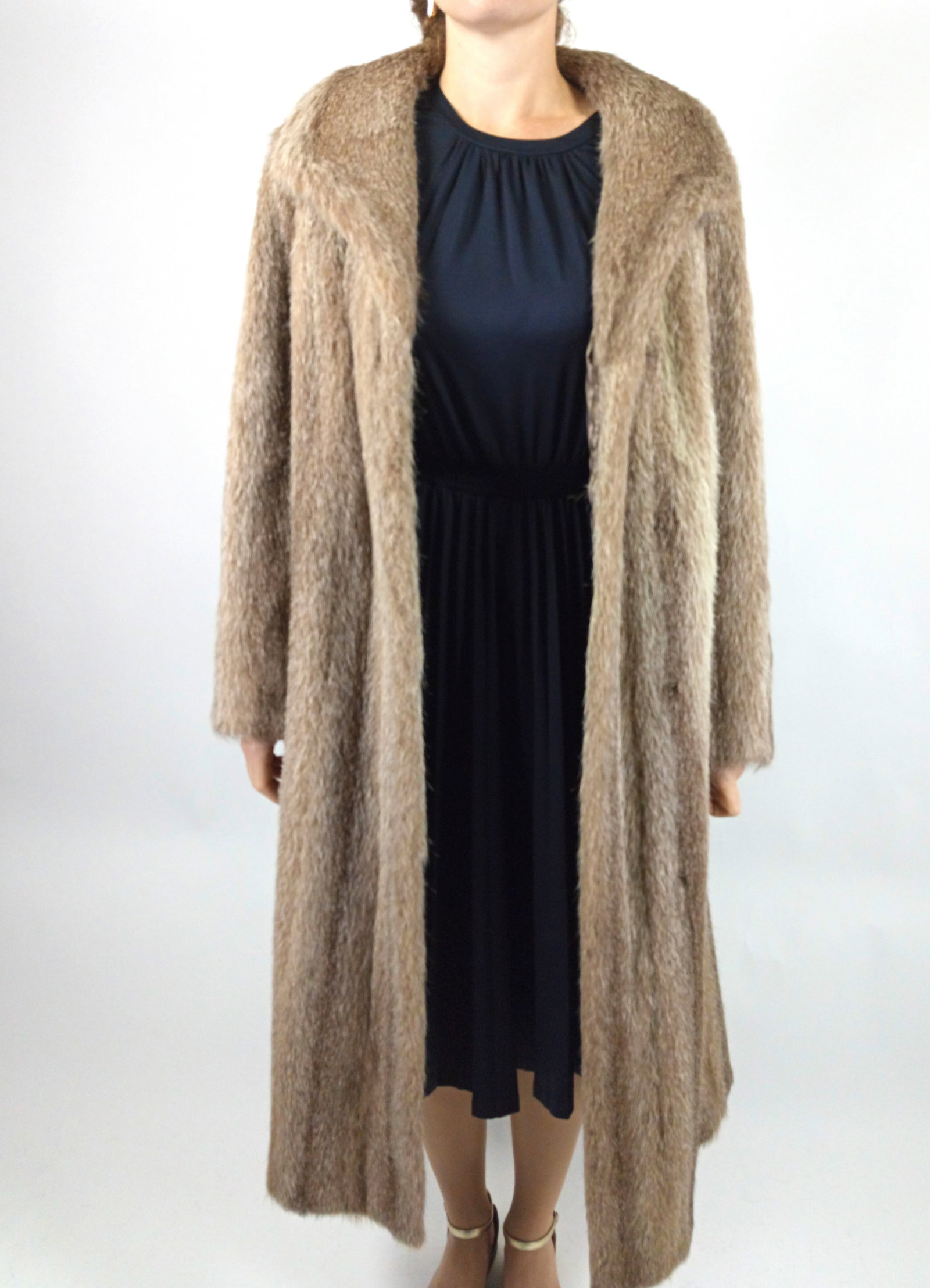 BLONDE NUTRIA FUR COAT EU: XXL ; US: 24 - 5