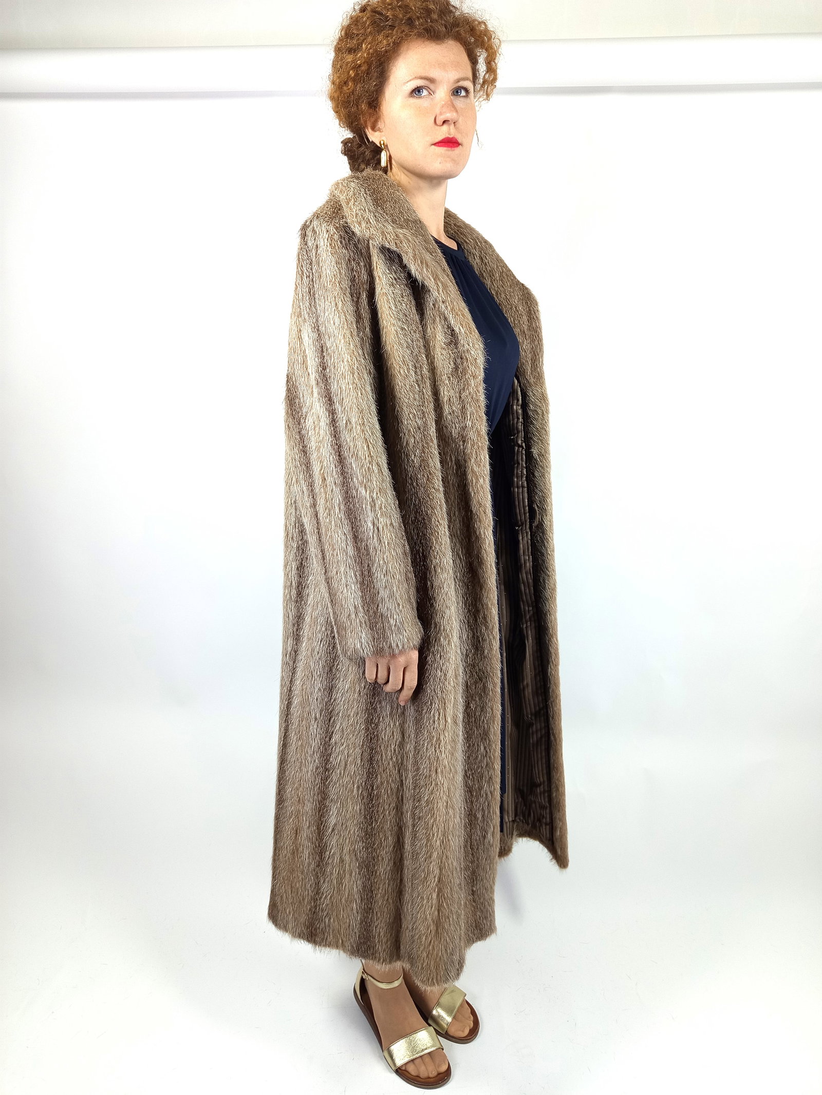 BLONDE NUTRIA FUR COAT EU: XXL ; US: 24 - 9