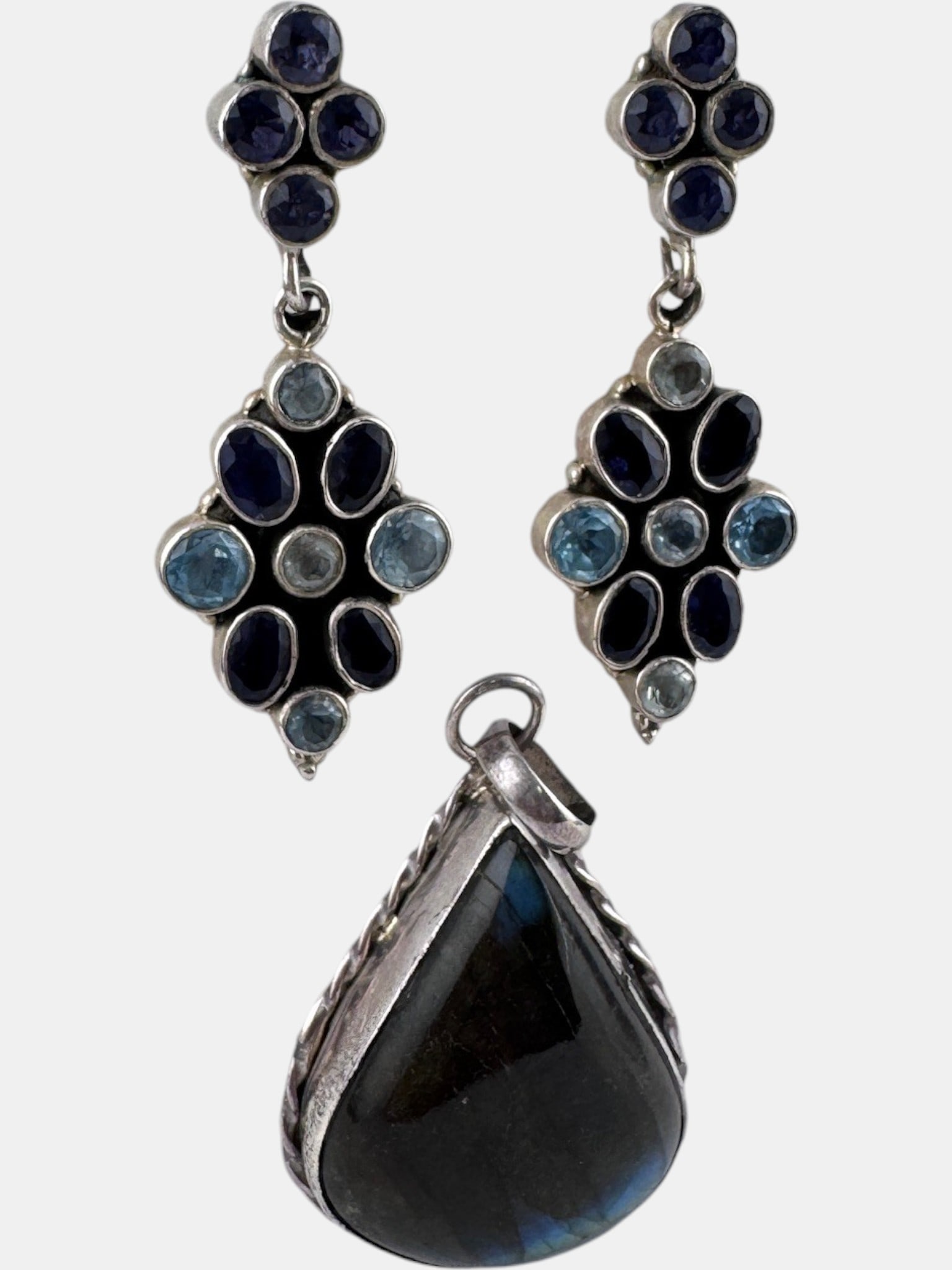 Vintage Sterling Silver Blue Stone Jewelry Set Ð Dangle Earrings & Teardrop Pendant 1.5Ó: Elegant vintage sterling silver jewelry set featuring coordinating blue-toned stones in a bold, eye-catching design. The set includes a pair of articulated dangle earrings set with deep navy blue