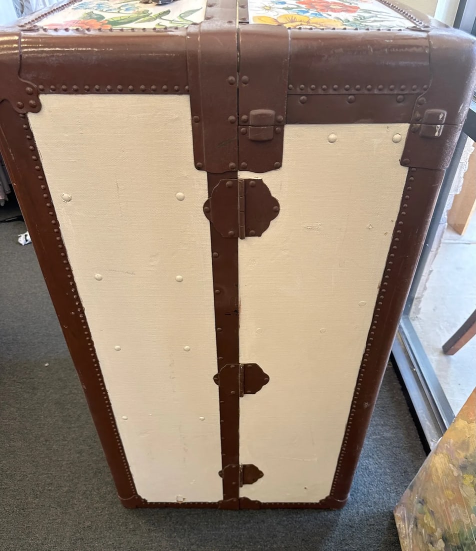 Vintage 1920's Hand Painted Floral Steamer Trunk - 12