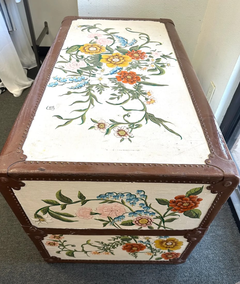 Vintage 1920's Hand Painted Floral Steamer Trunk - 3