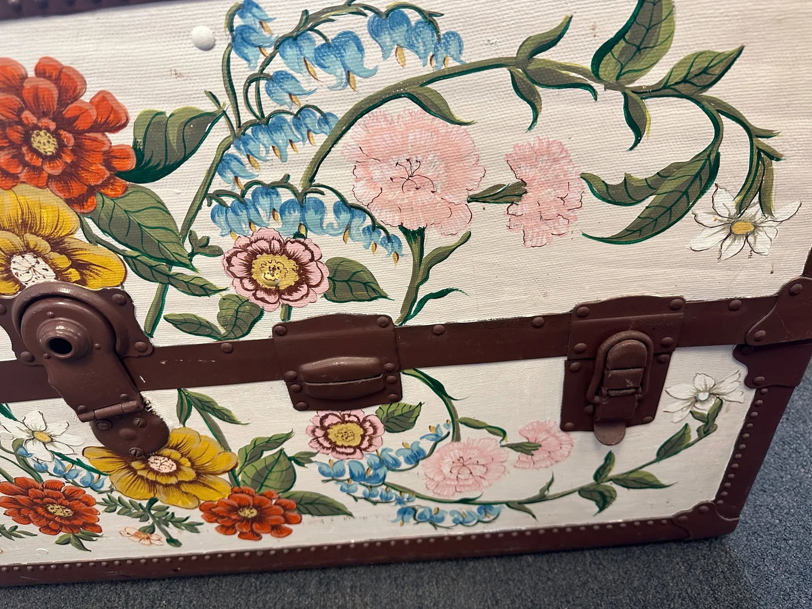 Vintage 1920's Hand Painted Floral Steamer Trunk - 4