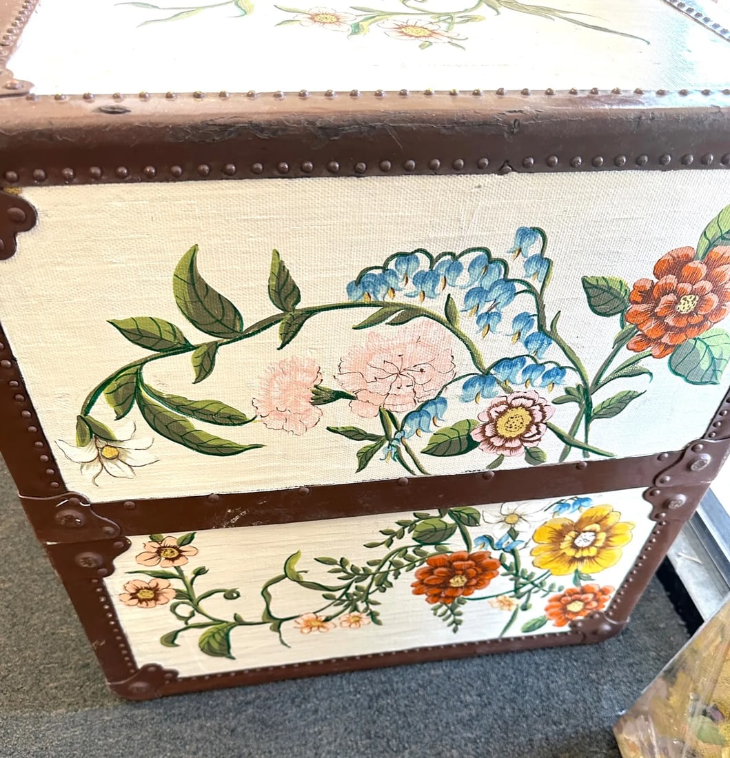 Vintage 1920's Hand Painted Floral Steamer Trunk - 6
