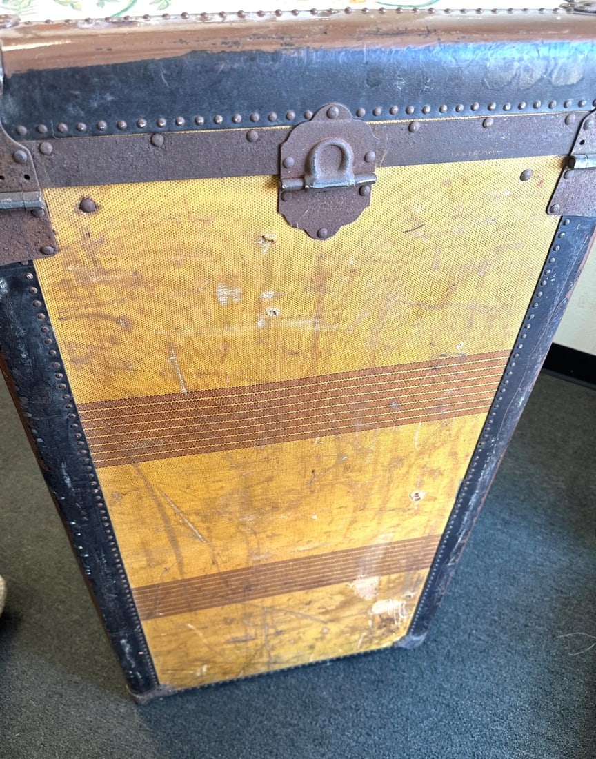 Vintage 1920's Hand Painted Floral Steamer Trunk - 8