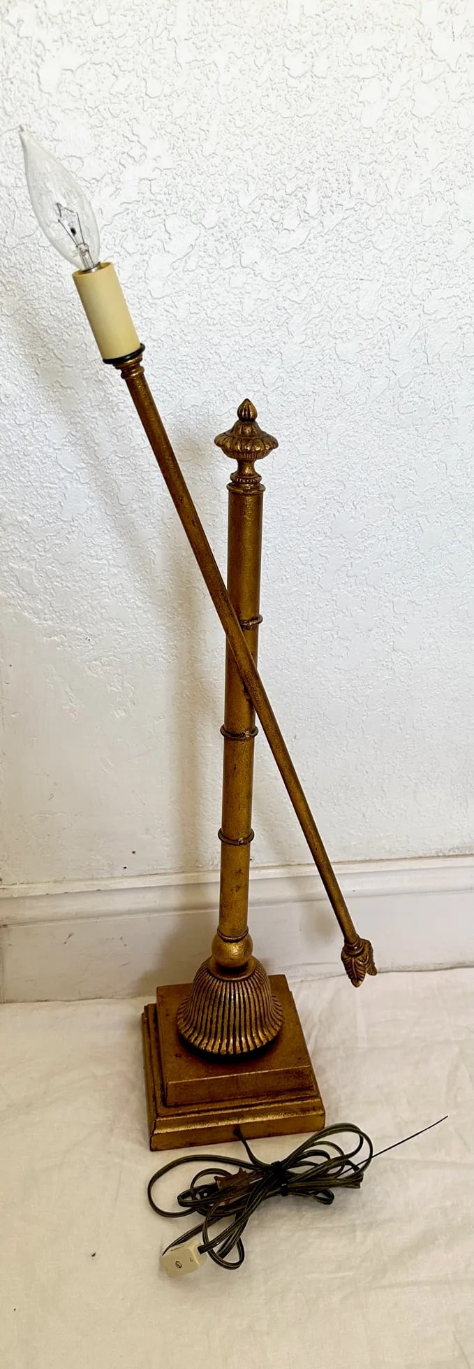 Vintage Hollywood Regency Gold Gilt Arrow Table Lamp - 2