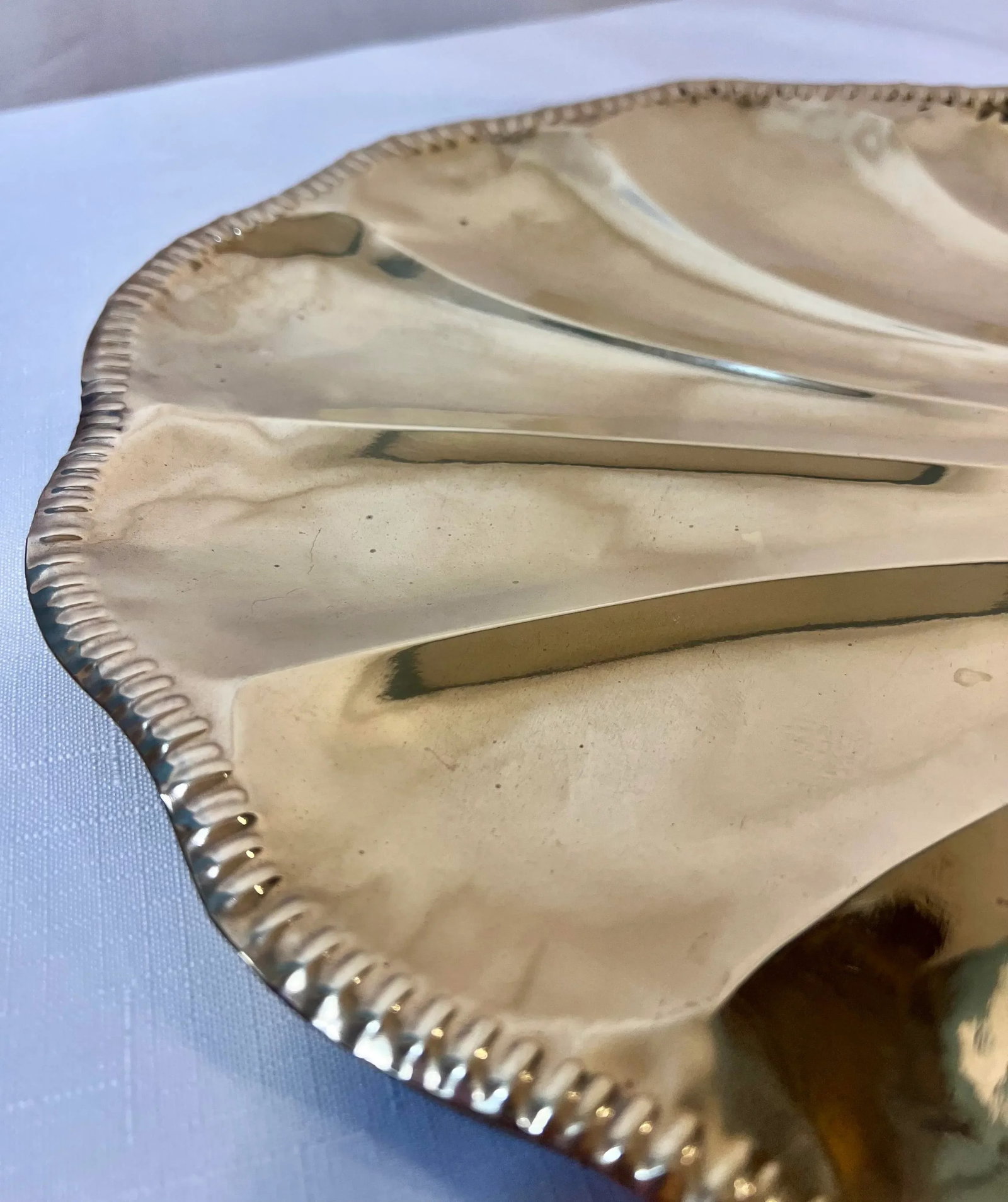 Vintage Hollywood Regency Polished Brass Hand Hammered Repousse Shell With Scalloped Edge Wall Pocke - 5