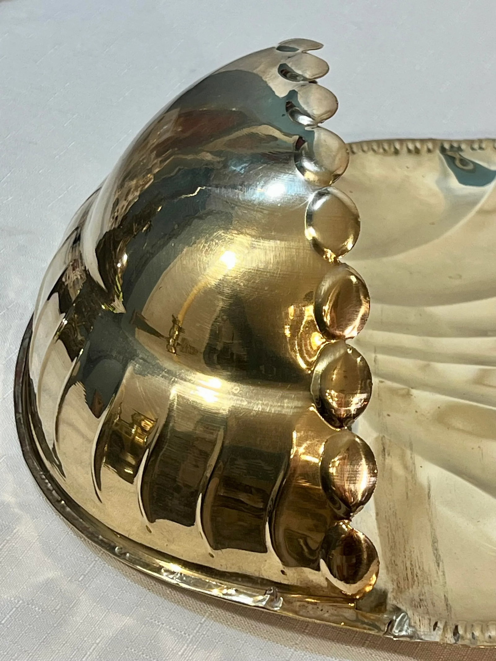 Vintage Hollywood Regency Polished Brass Hand Hammered Repousse Shell With Scalloped Edge Wall Pocke - 6