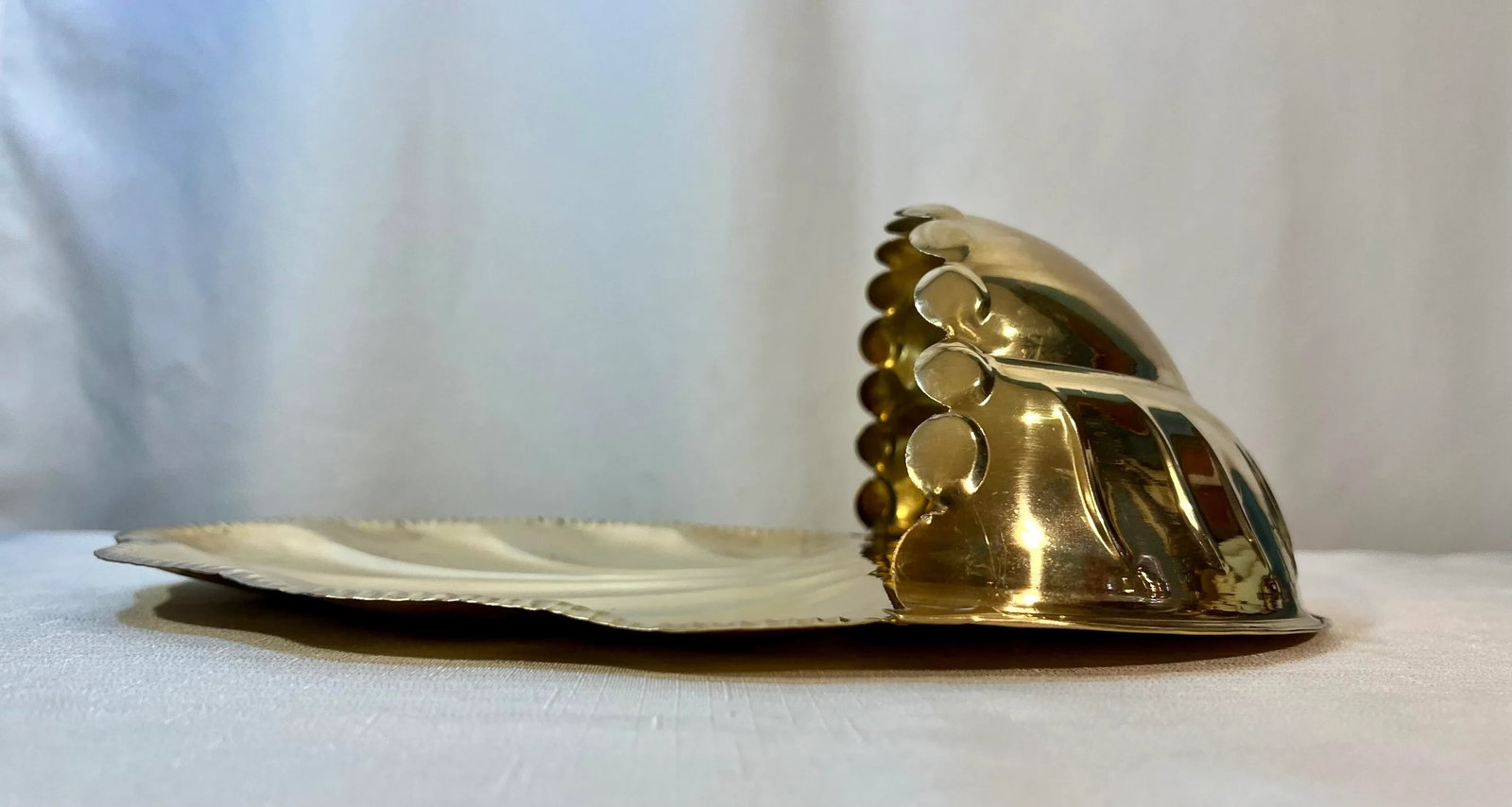 Vintage Hollywood Regency Polished Brass Hand Hammered Repousse Shell With Scalloped Edge Wall Pocke - 7