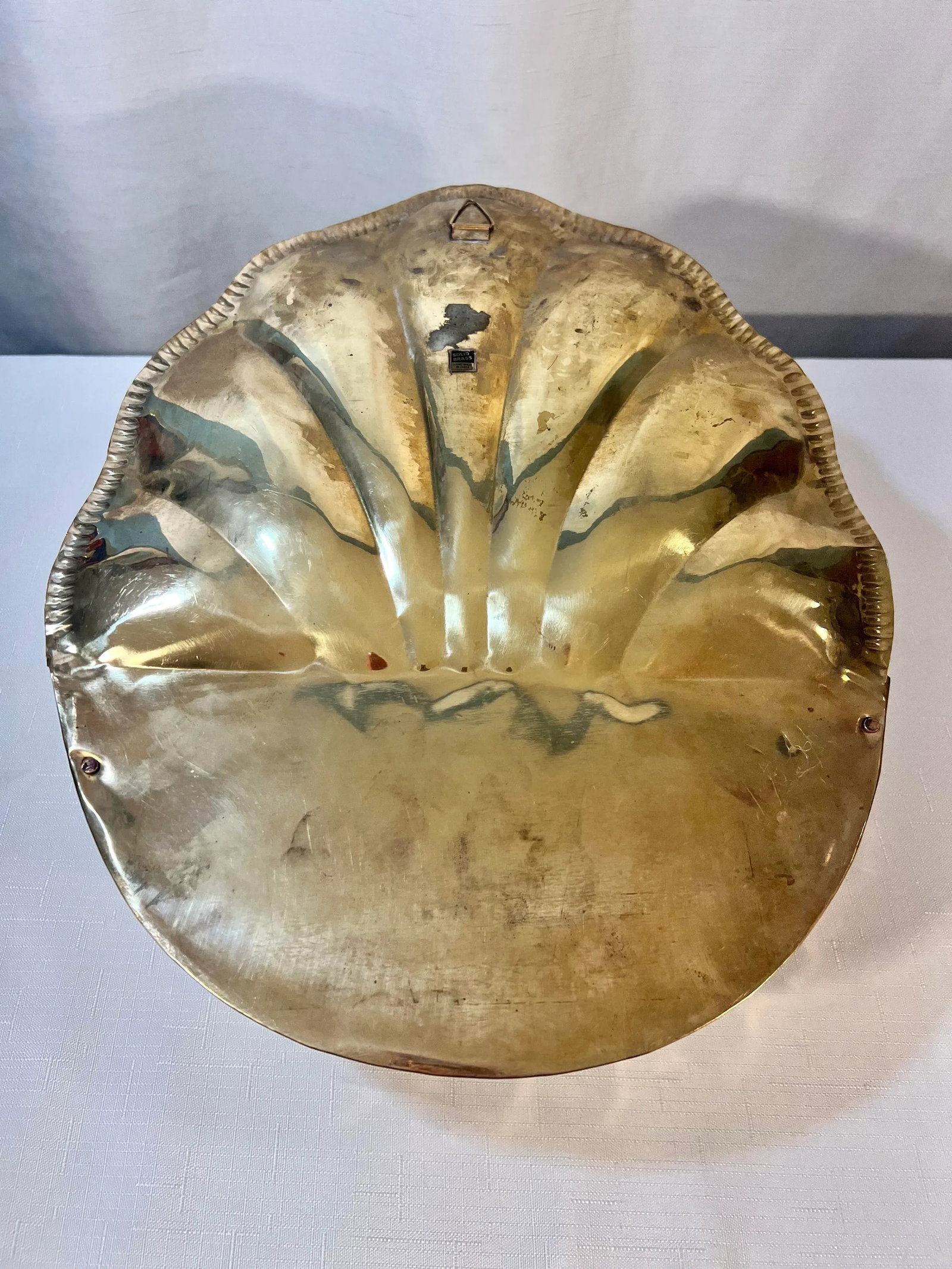 Vintage Hollywood Regency Polished Brass Hand Hammered Repousse Shell With Scalloped Edge Wall Pocke - 8