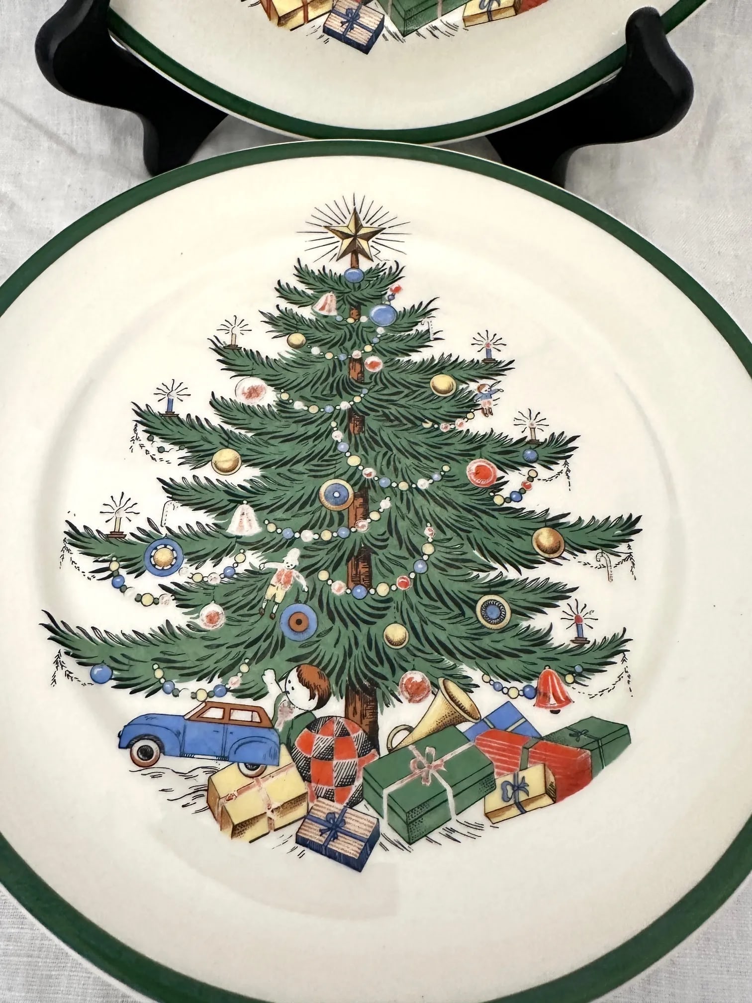 Christmas Salad Plates-A Set of 4 - 2