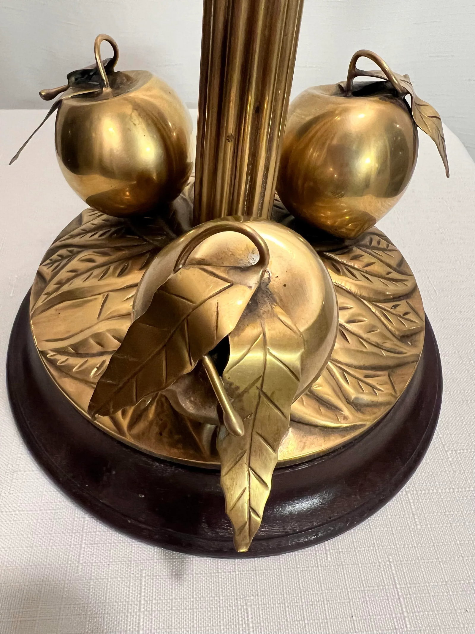 Vintage 1970s Hollywood Regency Brass "Golden Peaches" Lamp Attributed to Chapma - 5