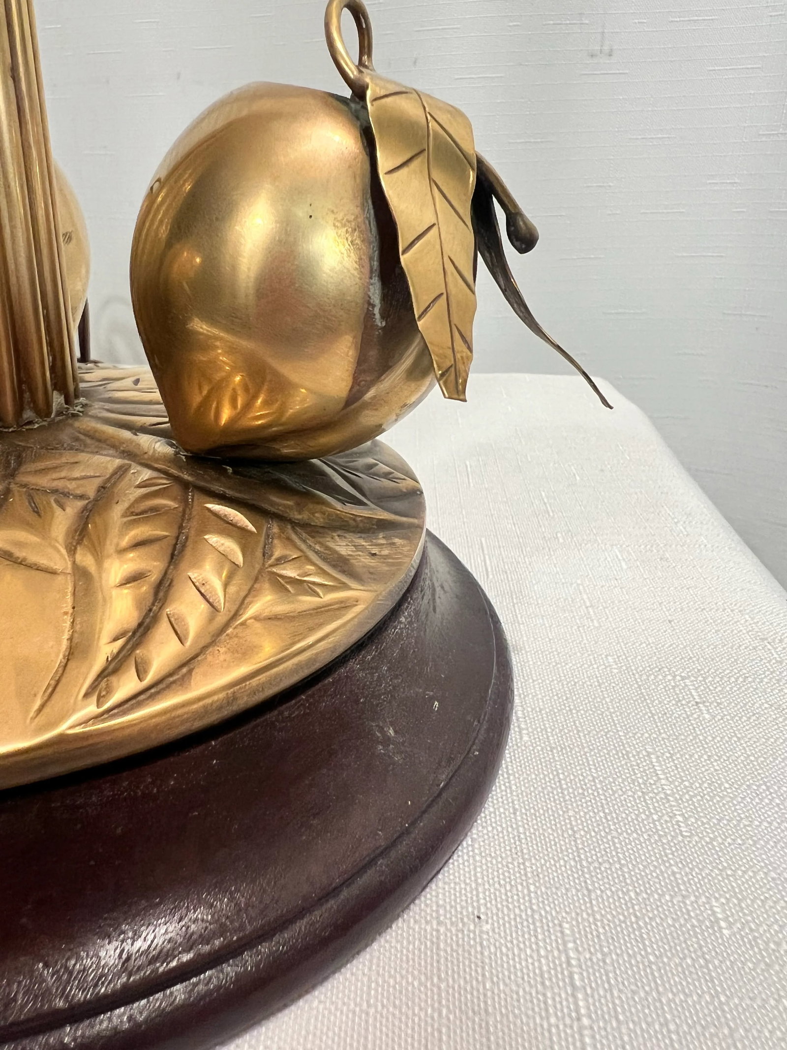 Vintage 1970s Hollywood Regency Brass "Golden Peaches" Lamp Attributed to Chapma - 6